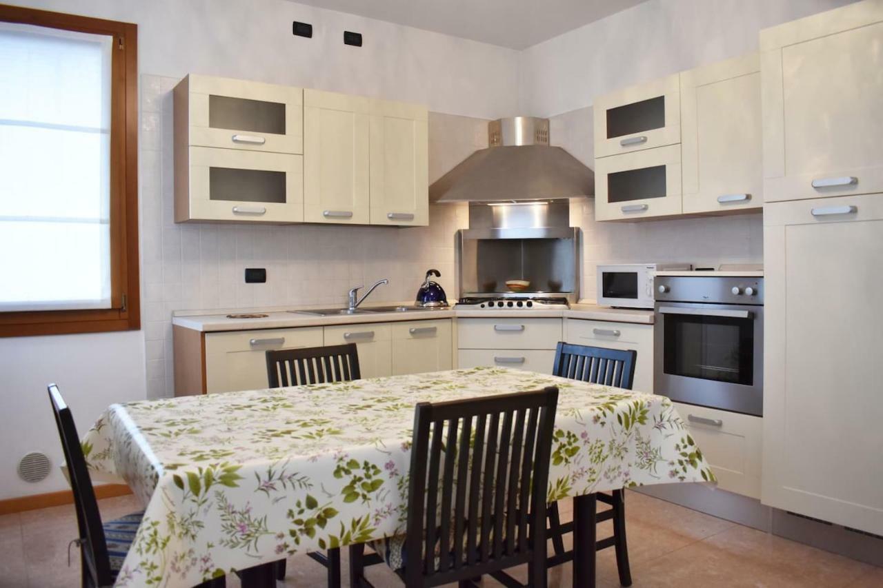 Apartment Comfy 2 Bedrooms And Free Parking - Quite Area