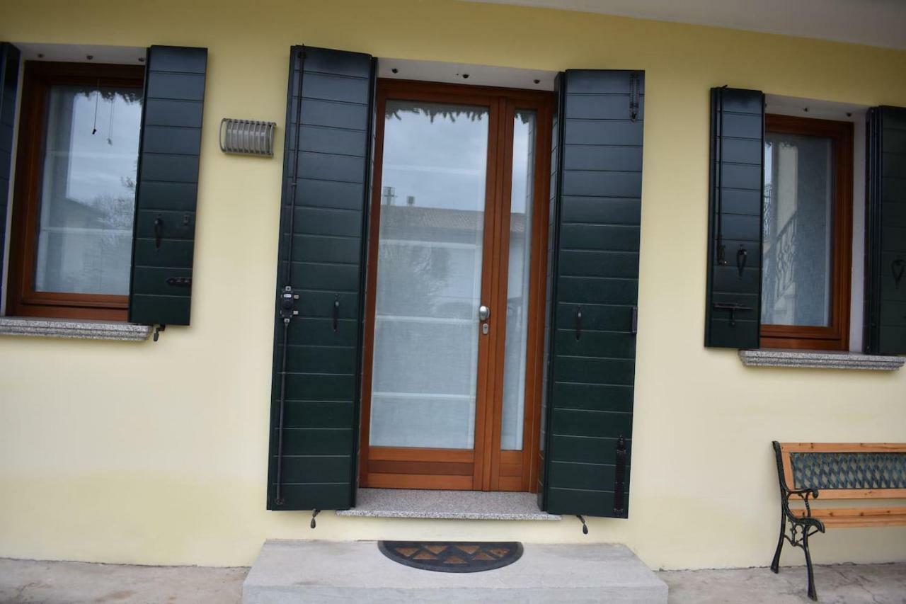 Comfy 2 Bedrooms And Free Parking - Quite Area