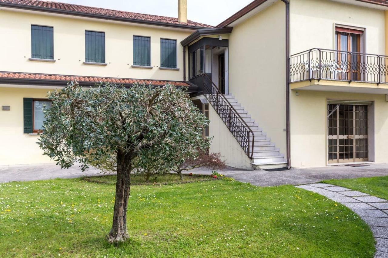 Apartment Comfy 2 Bedrooms And Free Parking - Quite Area *