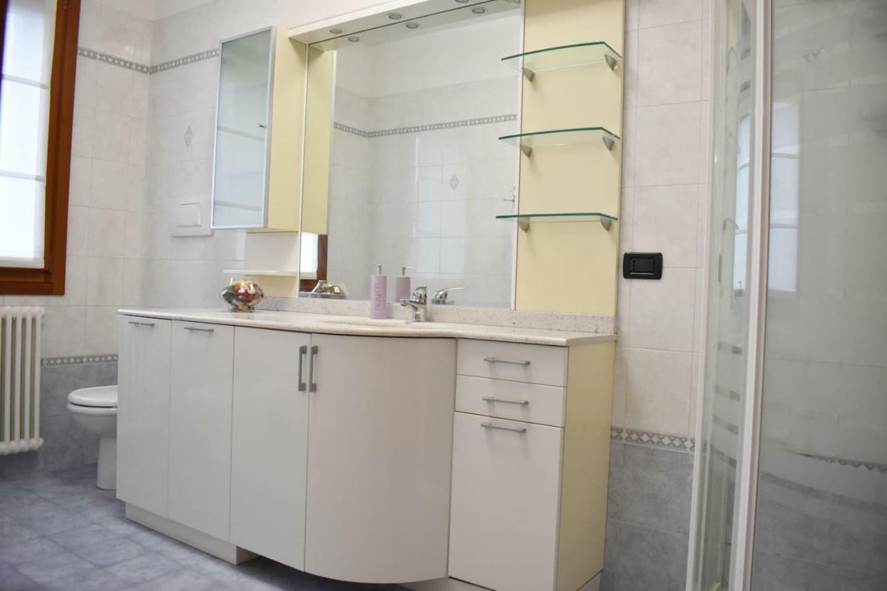 Apartment Comfy 2 Bedrooms And Free Parking - Quite Area *