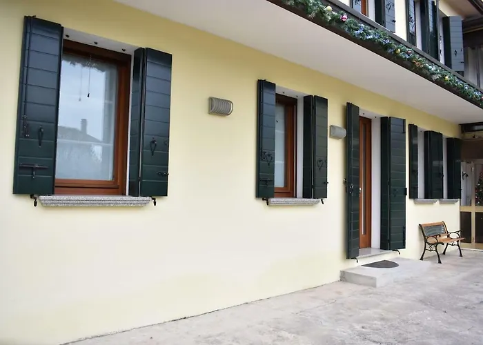 Comfy Apt 2 Bedrooms And Free Parking - Quite Area
