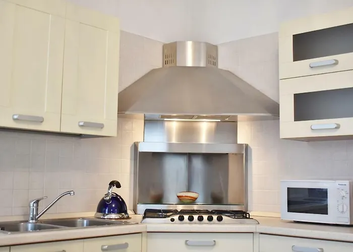 Comfy Apt 2 Bedrooms And Free Parking - Quite Area