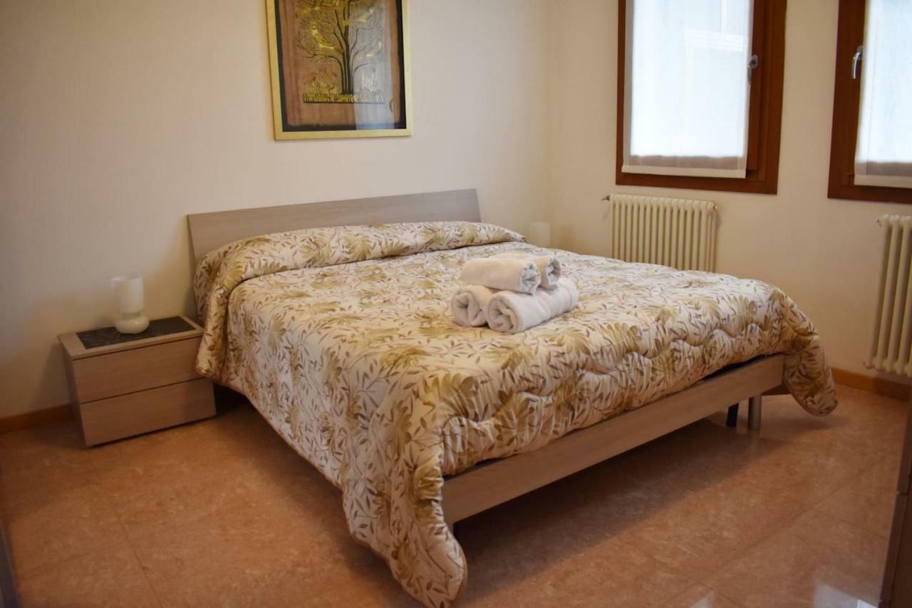 Comfy 2 Bedrooms And Free Parking - Quite Area *