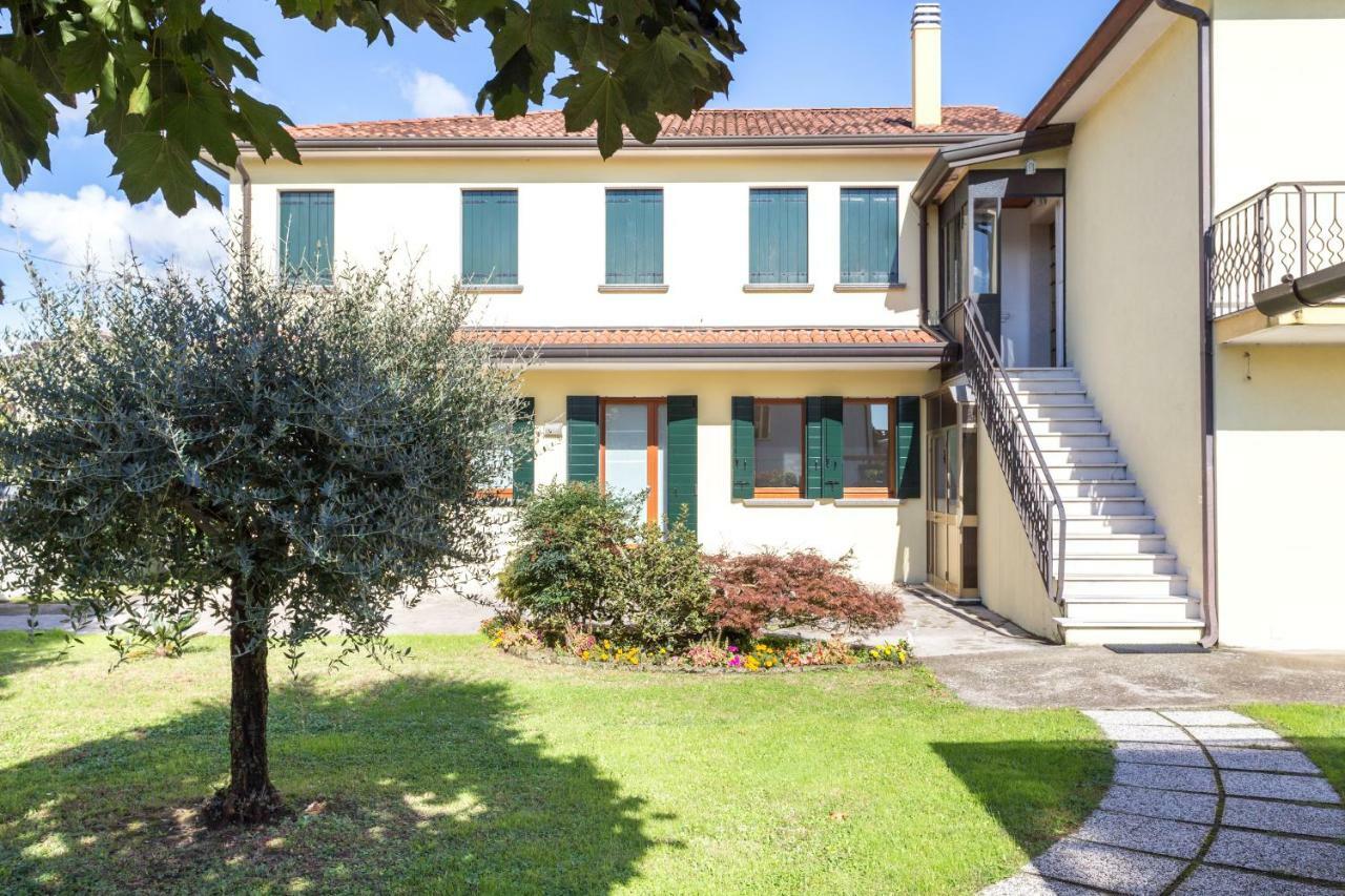 Comfy 2 Bedrooms And Free Parking - Quite Area