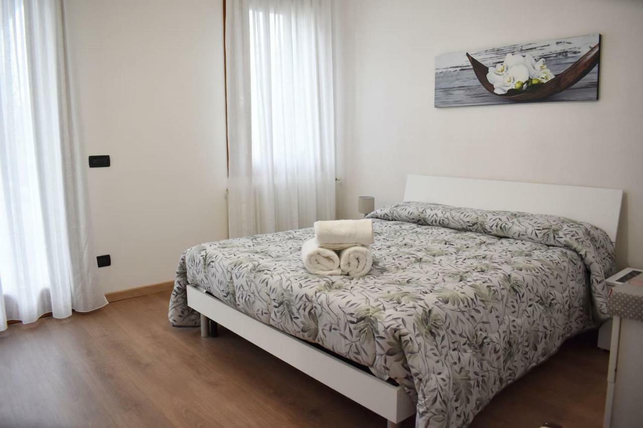 Comfy 2 Bedrooms And Free Parking - Quite Area